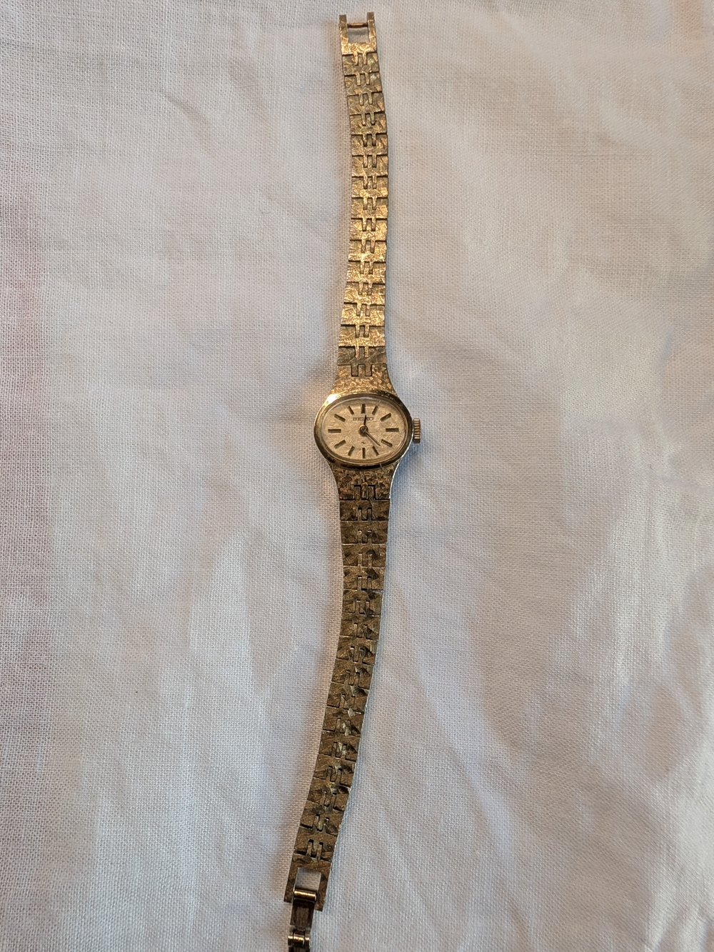 Vintage 1976 Seiko 11-7610 Manual Wind Watch Gold Tone Bark Textured Cocktail